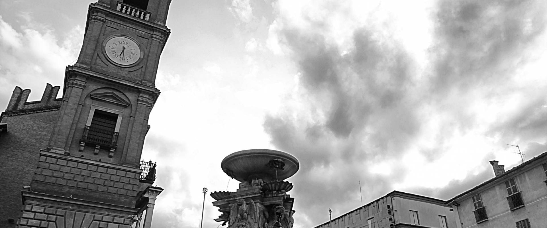 La torre e la fontana photo by Frenky65
